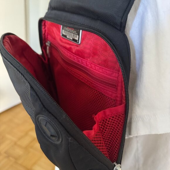 Sling Bag Backpack Tumi Tech Barse Basecamp Transit  Black with Red Interior - Picture 9 of 13